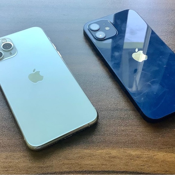 works perfectly fine minor crack on the back but everything else works good